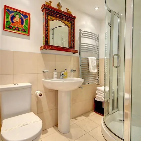 Apartment 3 Bed In Oc-w120